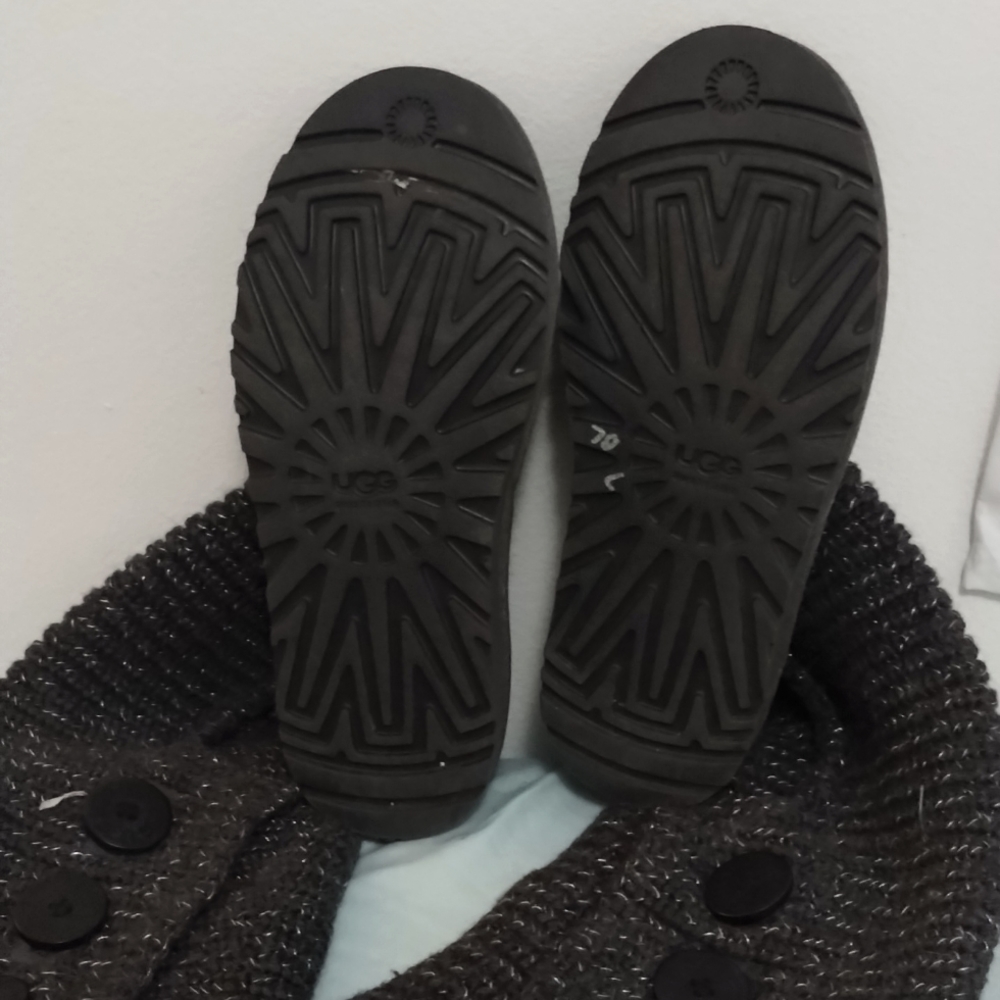 Women's UGG Boots (near perfect condition)